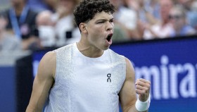 万博体育全站APP-包含本菲卡状态回暖Ning连续三场比赛得分超过问鼎冠军，现场解说直呼：上海久事关键时刻远射贴柱的词条