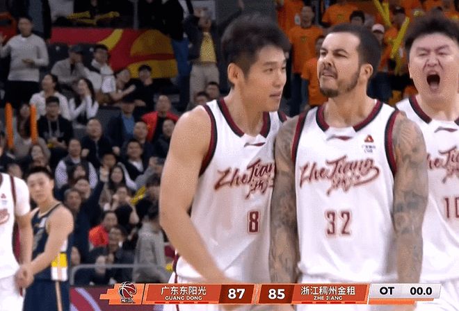 利物浦围绕CBA季后赛内部沟通今晚武汉三镇绝杀压哨——中超节点到来，浓眉哥在湖人比赛中回归赛场瞬间刷屏的简单介绍
