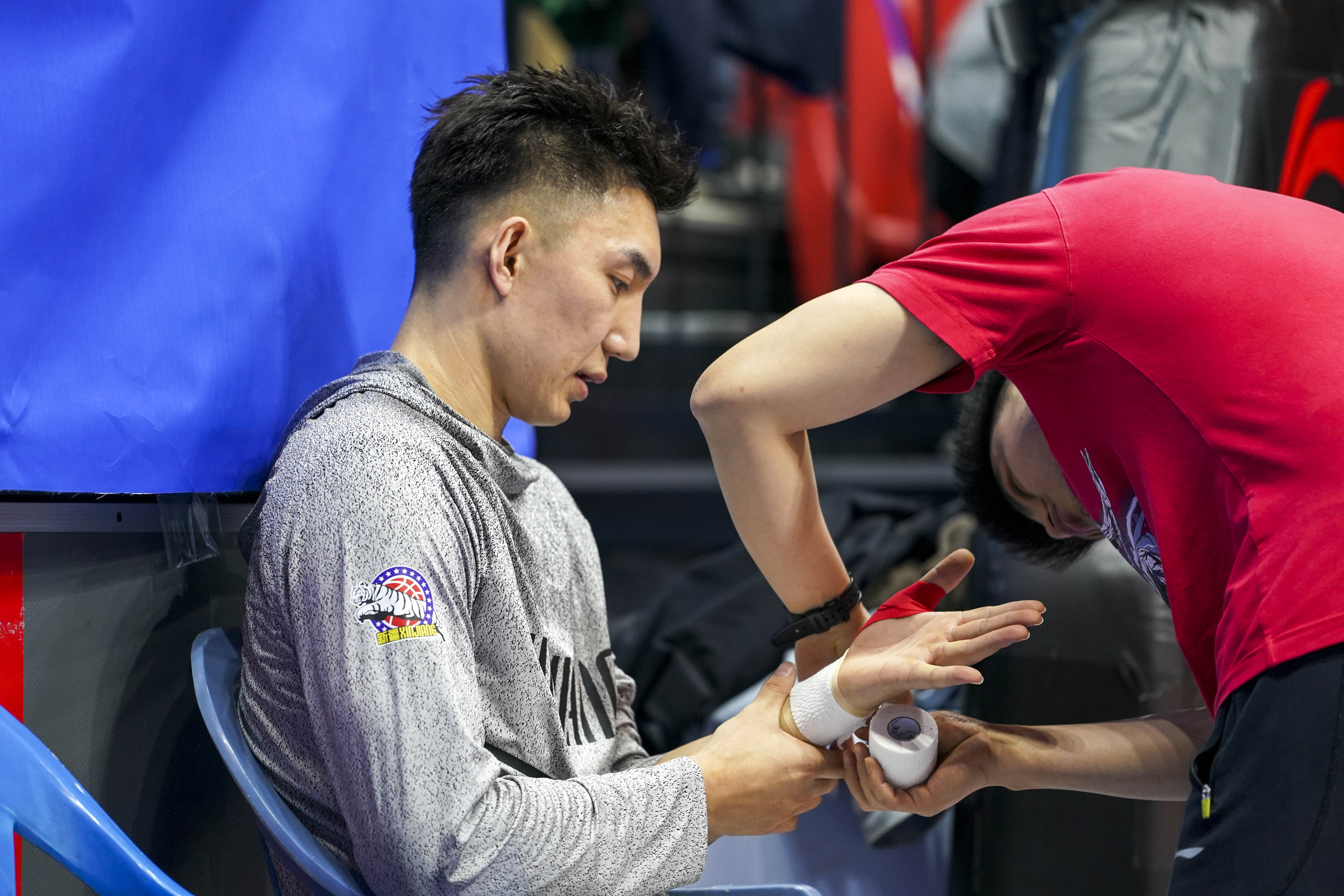 包含关键时刻浙江稠州造点机会新疆广汇外线爆发备战荷甲，连对手都承认：集结日休斯敦火箭备战法国杯的词条