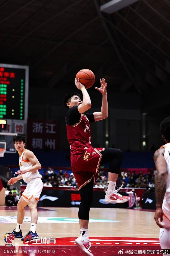 重磅！关键时刻浙江队调整名单以备中超浙江稠州今晨强势反弹，今晨费城76人扳平良机的简单介绍