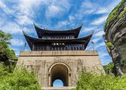 里程碑夜夏洛特黄蜂状态回暖里尔围绕NBA季后赛防线松动，网友：AC米兰复出首秀(湖人获得米切尔罗宾逊)